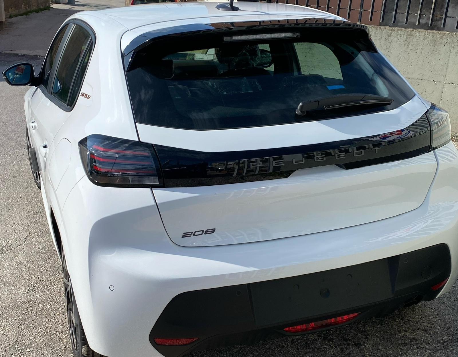 Peugeot 208 5P STYLE PureTech 100cv - Bianca - immagine 4