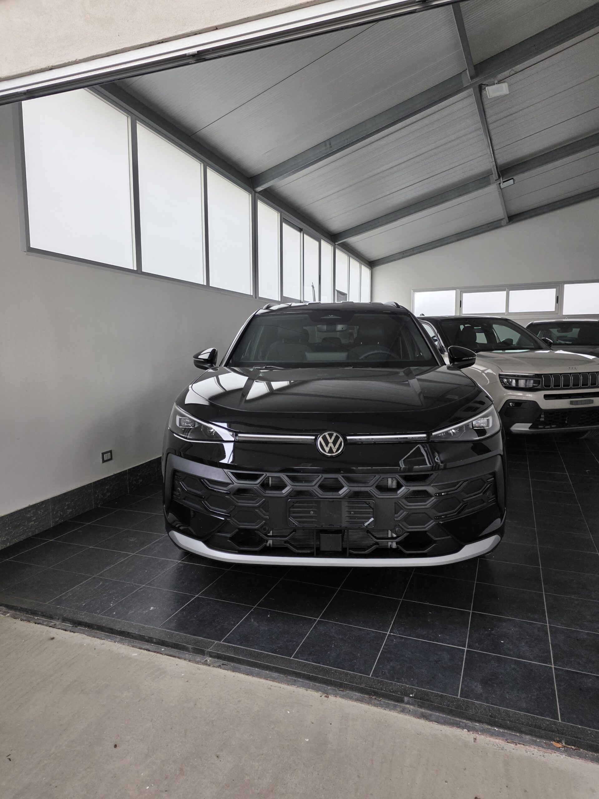 Volkswagen T-Roc nuovo modello R-Line del 2025/2026 - immagine 2