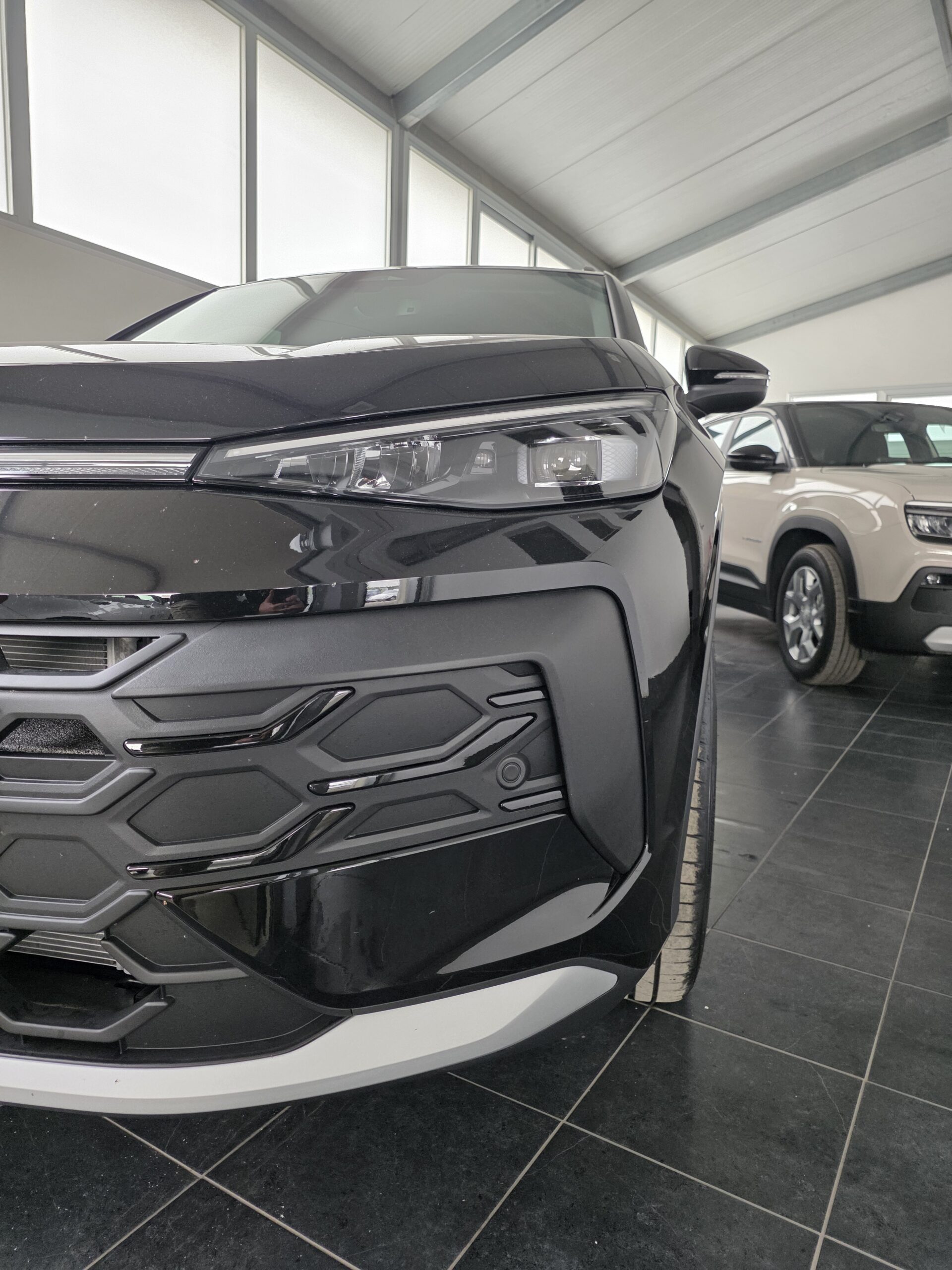 Volkswagen T-Roc nuovo modello R-Line del 2025/2026 - immagine 3